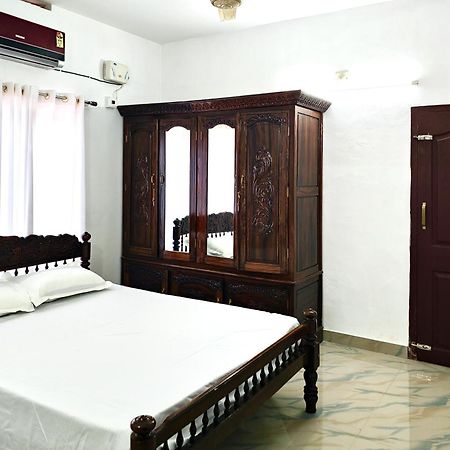 Ambili Riverfront Villa With Party Hall Irimbranallur Extérieur photo