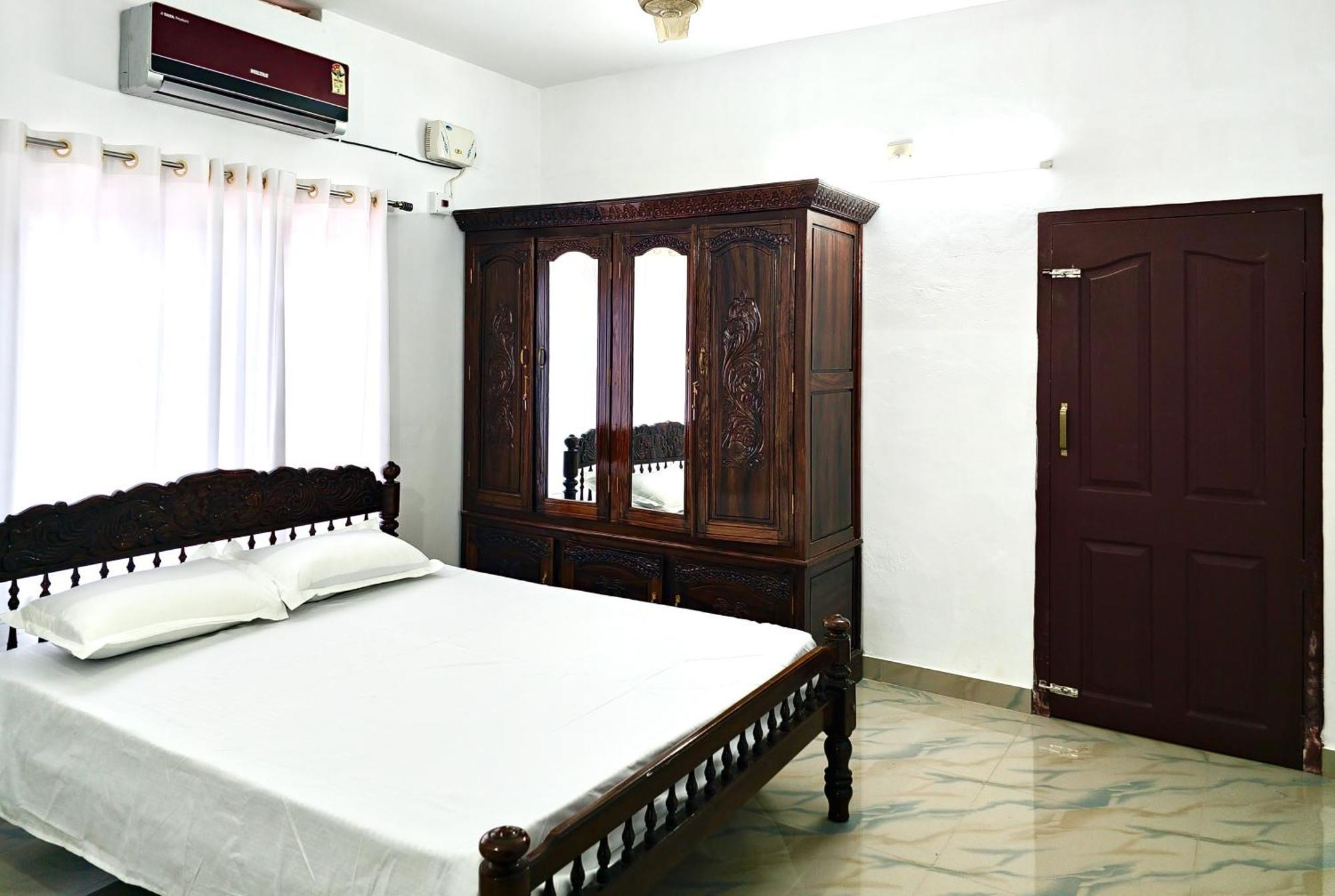 Ambili Riverfront Villa With Party Hall Irimbranallur Extérieur photo